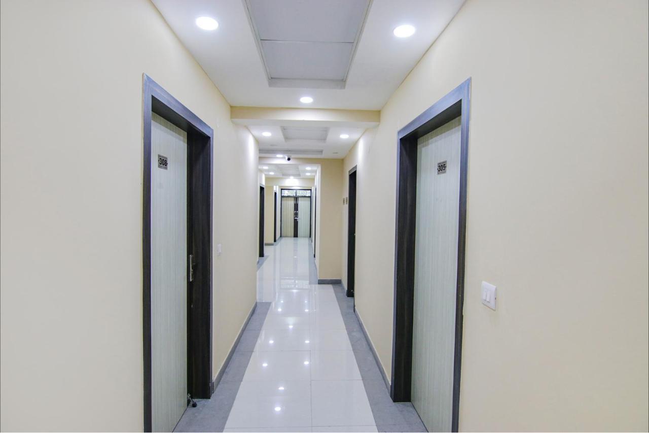Fabhotel Ashok Vihar - Nr North Campus, Delhi University Нью-Делі Екстер'єр фото